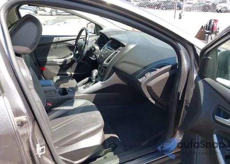 2014 Ford Focus Se z USA, uszkodzony, nr VIN 1FADP3F27EL411799